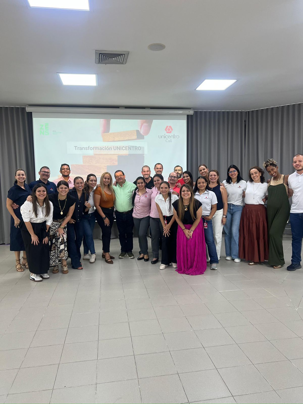Equipo real de UNICENTRO en un proceso de transformación con ZĒNS